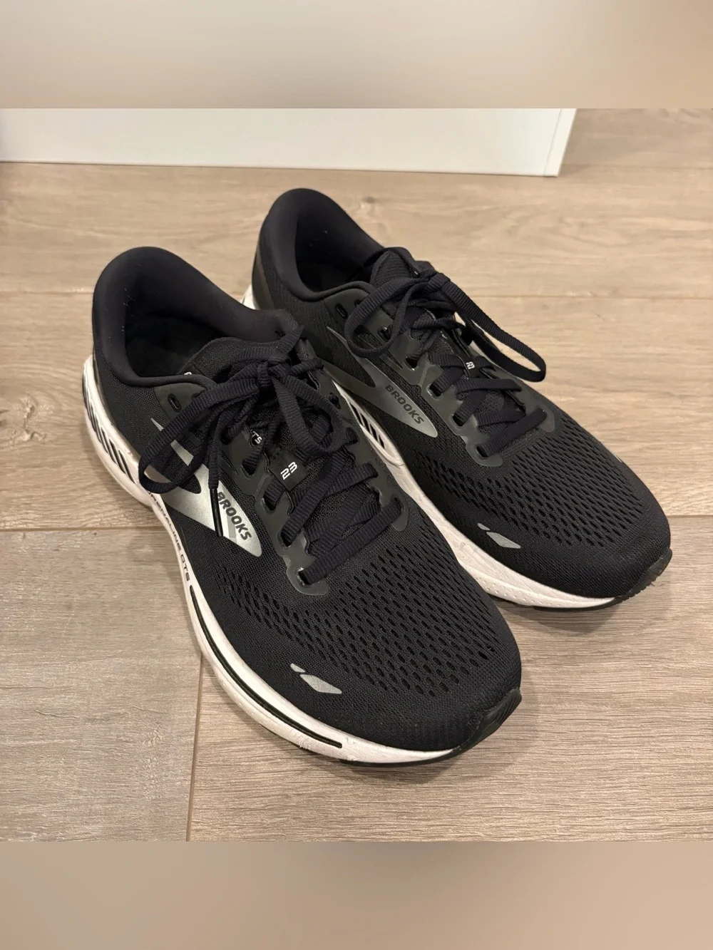 Brooks Adrenaline GTS 23 Womens Size 10B Black Athletic Running Shoes Sneakers